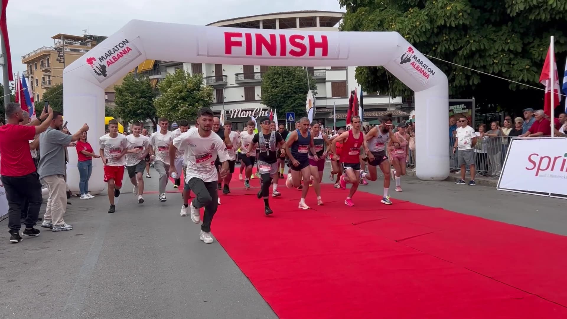 Mbahet në Korçë edicioni i parë i “Korça Half Marathon-Little Paris”