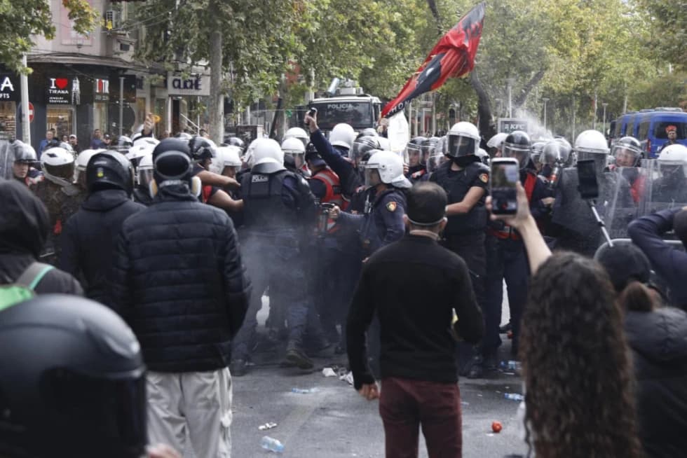 Protesta para Kuvendit, Policia shoqëron tetë protestues