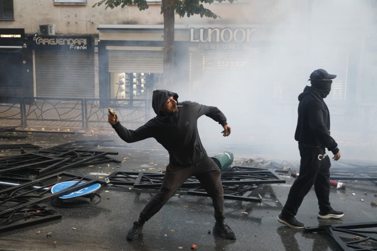Tensionet dhe përplasjet në protestën e studentëve, gjithçka që ndodhi sot në Tiranë