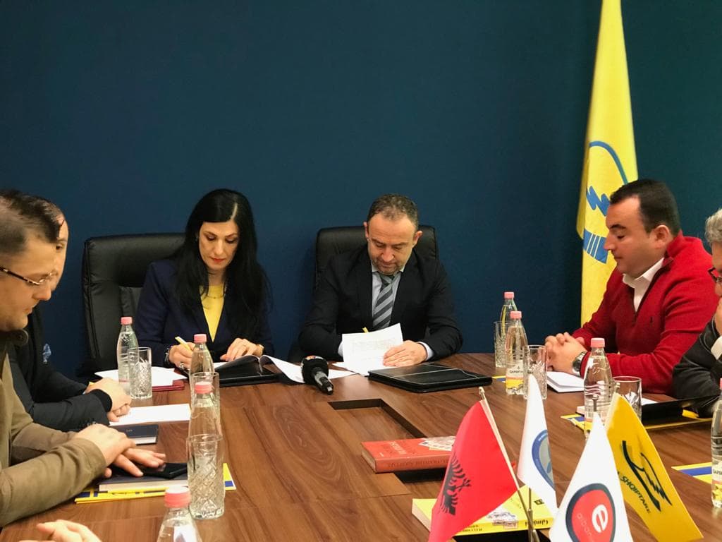 Nënshkruhet marrëveshja, tani shërbimet e ofruara nga e-Albania merren në postë