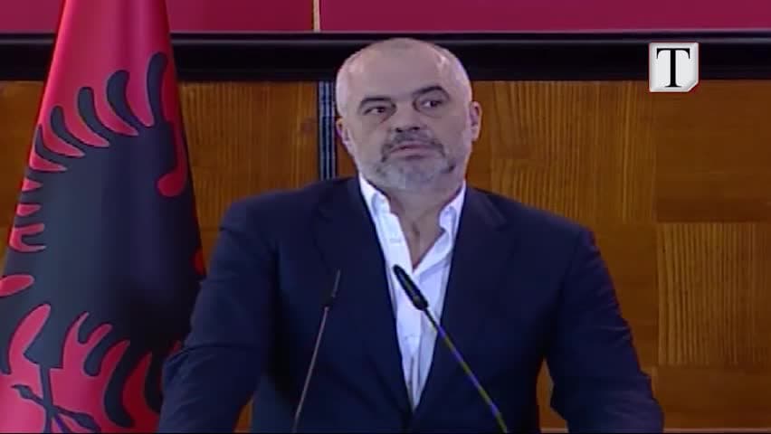 7 marsi/ Rama dekoron mësuesit, PD: I latë me paga mjerane (VIDEO)