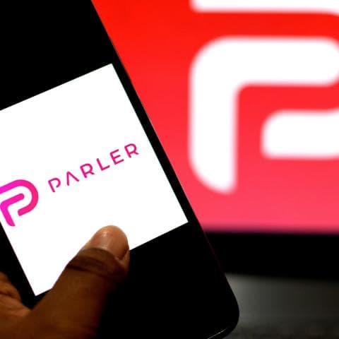 A është ky fundi i rrjetit social Parler, aplikacionit që premton fjalën e lirë?