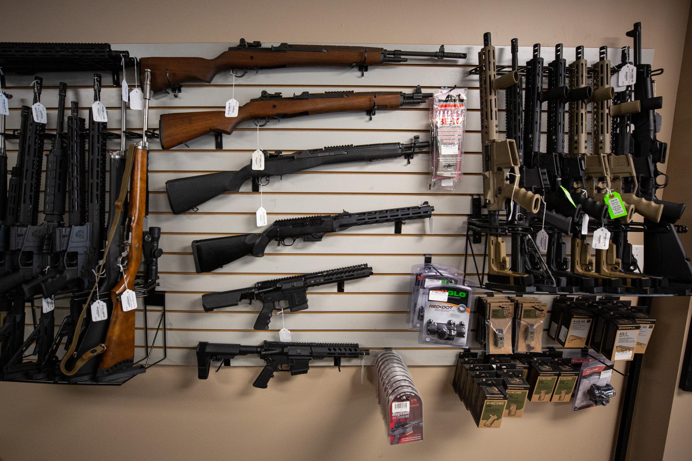 Kompania amerikane “Colt” ndalon prodhimin e pushkëve AR-15