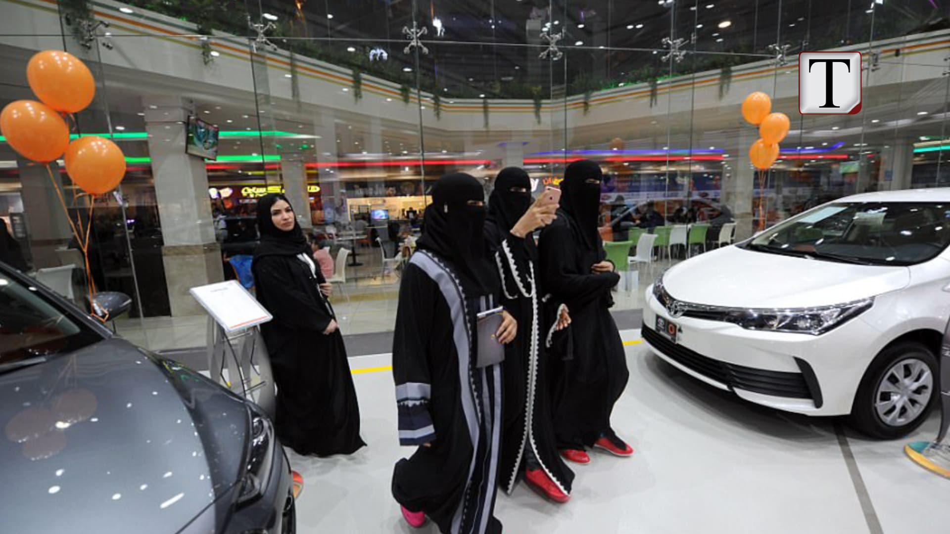Arabia Saudite, ekspozitë me makinat vetëm për femra (VIDEO)
