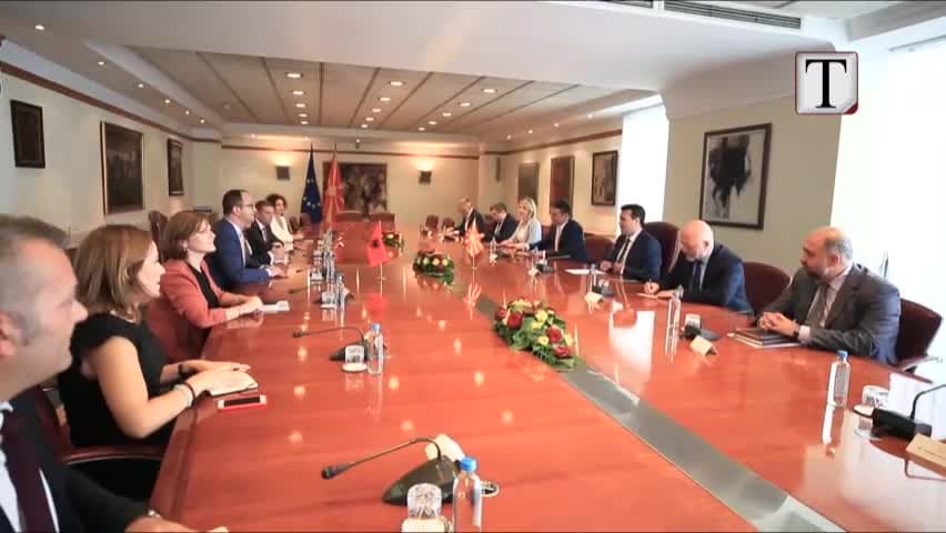 Bushati në Maqedoni: Votoni pro marrëveshjes me Greqinë (VIDEO)