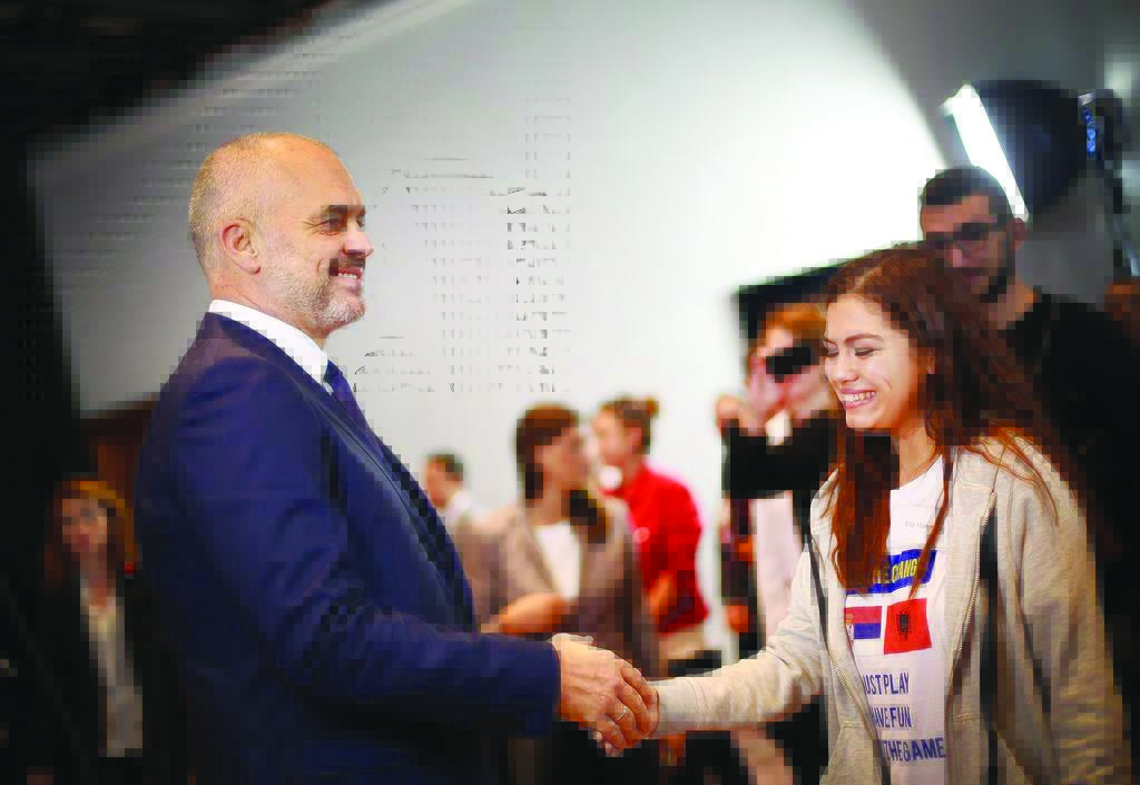 Rama: Bursa 1000-dollarëshe për studentët ekselentë të mësuesisë