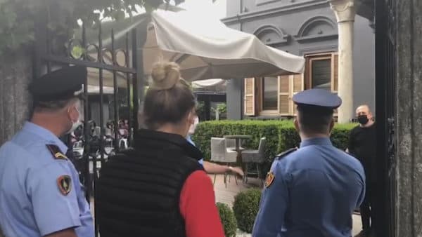 Organizonin dasma pa rregulla antiCovid/ Gjobitet lokali në Durrës, mbyllet një tjetër në Krujë