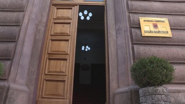 Vakanca e 7-të në Kushtetuese/ KED çon për dekretim emrin e Sonila Bejtes
