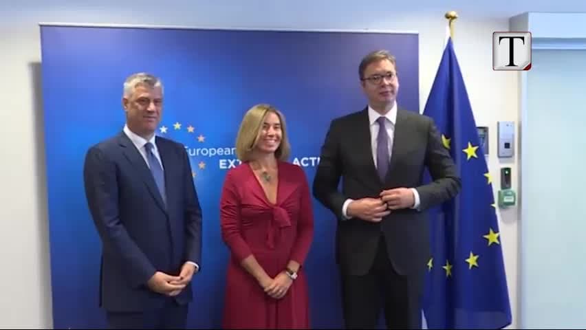 Junker në Beograd: Nuk futeni në BE me konflikte dypalëshe (VIDEO)