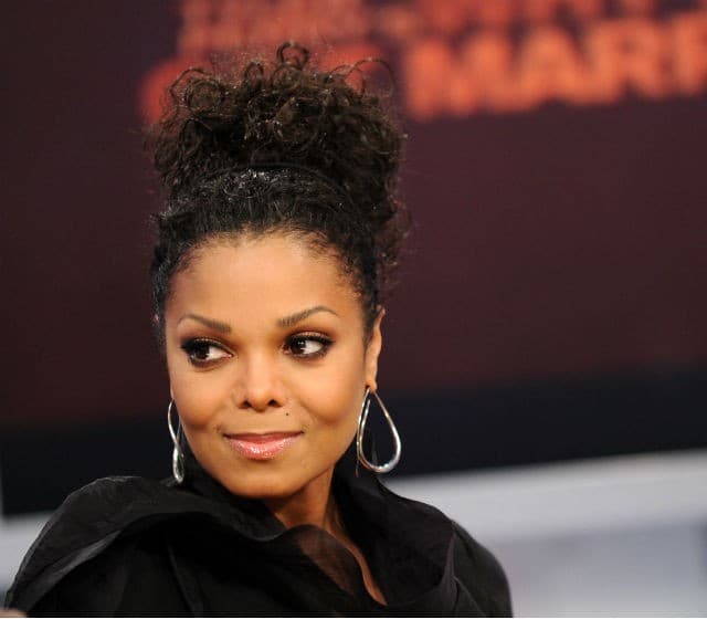 Janet Jackson rikthehet pas 3 vitesh në skenën muzikore (VIDEO)