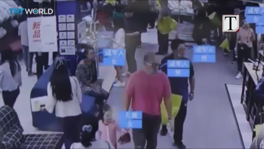 Kina, postera kundër spiunëve: Ruhuni nga “flokëkuqët” (VIDEO)