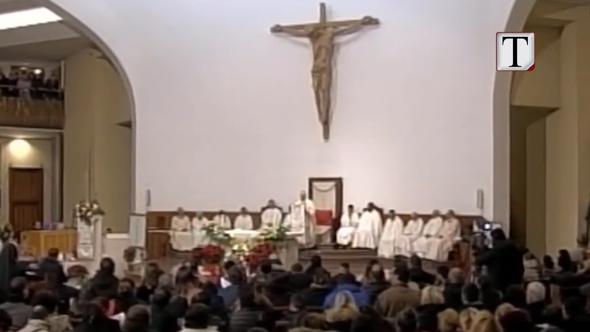 Kremtohen Krishtlindjet, mijëra besimtarë në meshë (VIDEO)