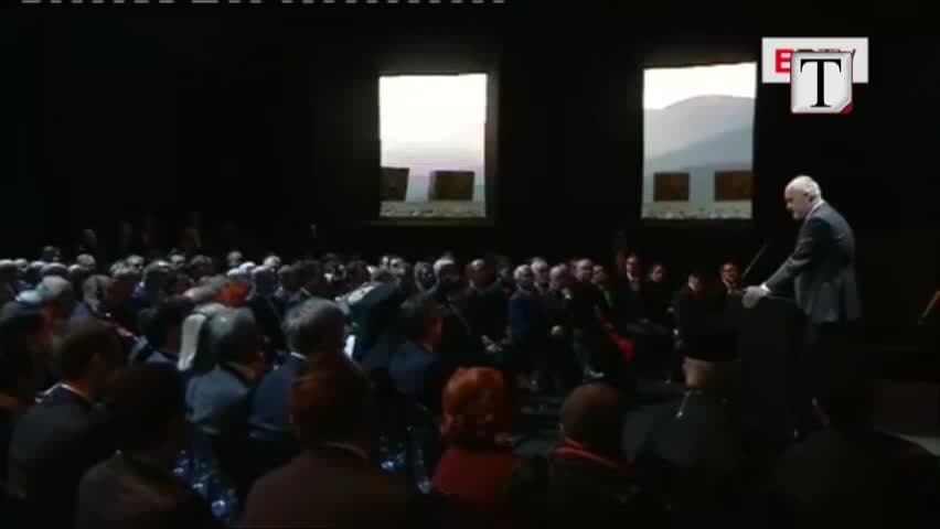 Kryeministri Rama çel vitin e Skënderbeut (VIDEO)