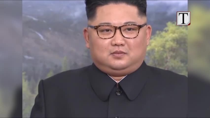 Liderët e dy Koreve, takim surprizë në kufi (VIDEO)