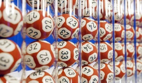 Britaniku fiton Jackpot prej 170 milionë funte në lotari