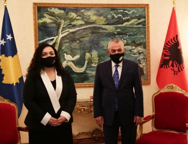Osmani takon Ruçin: Kuvendi i Shqipërisë duhet të marrë qëndrim për krimet e Serbisë në Kosovë