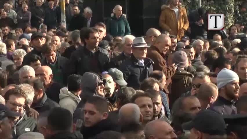 Përleshjet, gjakoset protesta e opozitës (VIDEO)