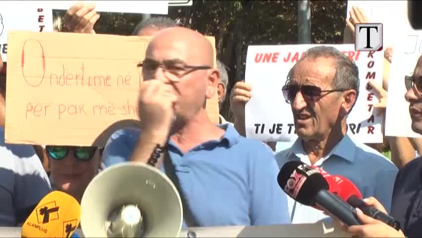 Qeveria çon ligjin për teatrin në Kuvend, artistët protestojnë jashtë (VIDEO)