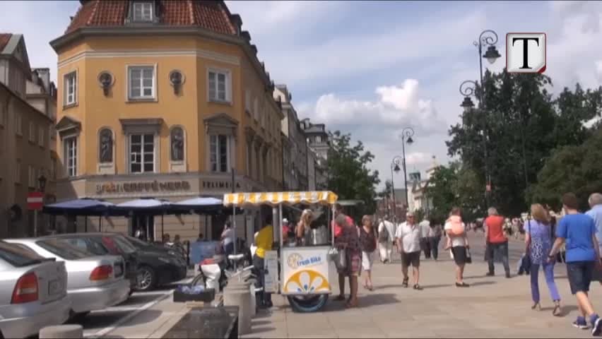 Rrjedhja e “trurit”, Polonia heq taksat për të rinjtë (VIDEO)