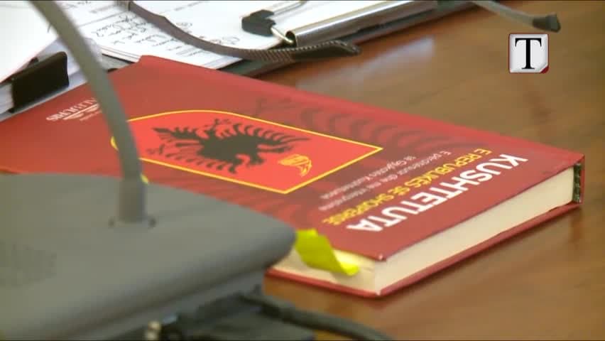 Shkarkimi i Zgurit, Rama mbledhe deputetët e ligjeve (VIDEO)