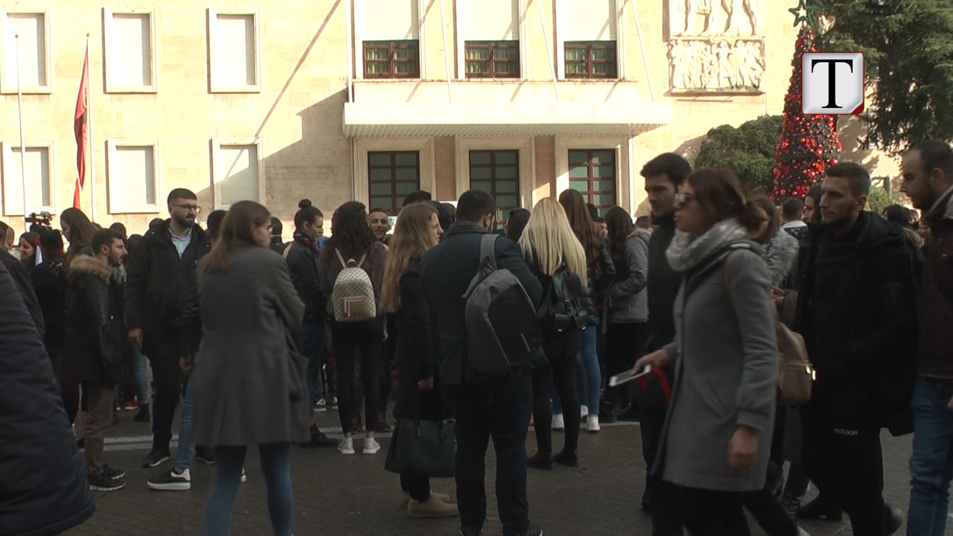 Studentët-Ramës: Mblidh parlamentin deri në orën 16:00 (VIDEO)