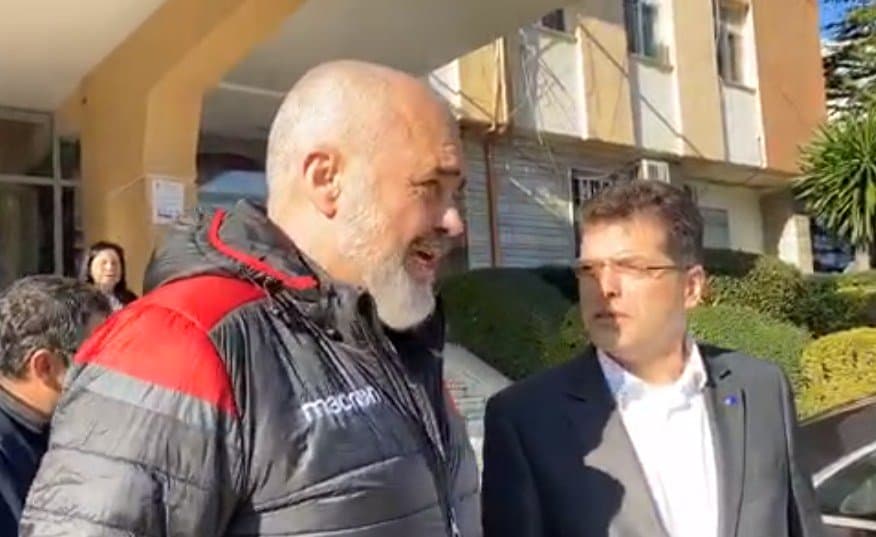 Komisioneri i BE për Menaxhimin e Krizave viziton Durrësin: Duam faturën e dëmeve