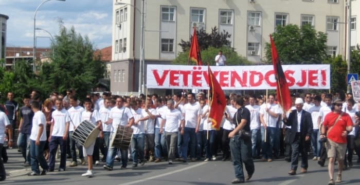Vetëvendosje me protesta drejt rrëzimit të Qeverisë Haradinaj