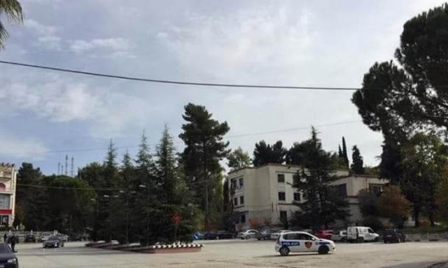 Sherr me thika mes të rinjve në Kuçovë, plagoset 34-vjeçari