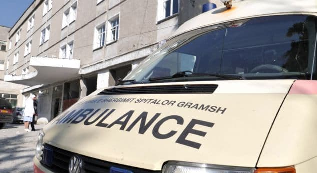 Fier/ Zetori del nga rruga, humb jetën drejtuesi 62-vjeçar; në Gramsh makina përplas 5-vjeçaren