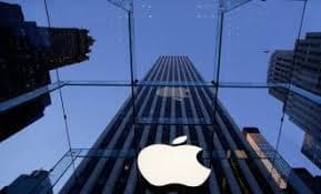 Ngadalëson modelet e vjetra të iPhone, kompania Apple kërkon falje