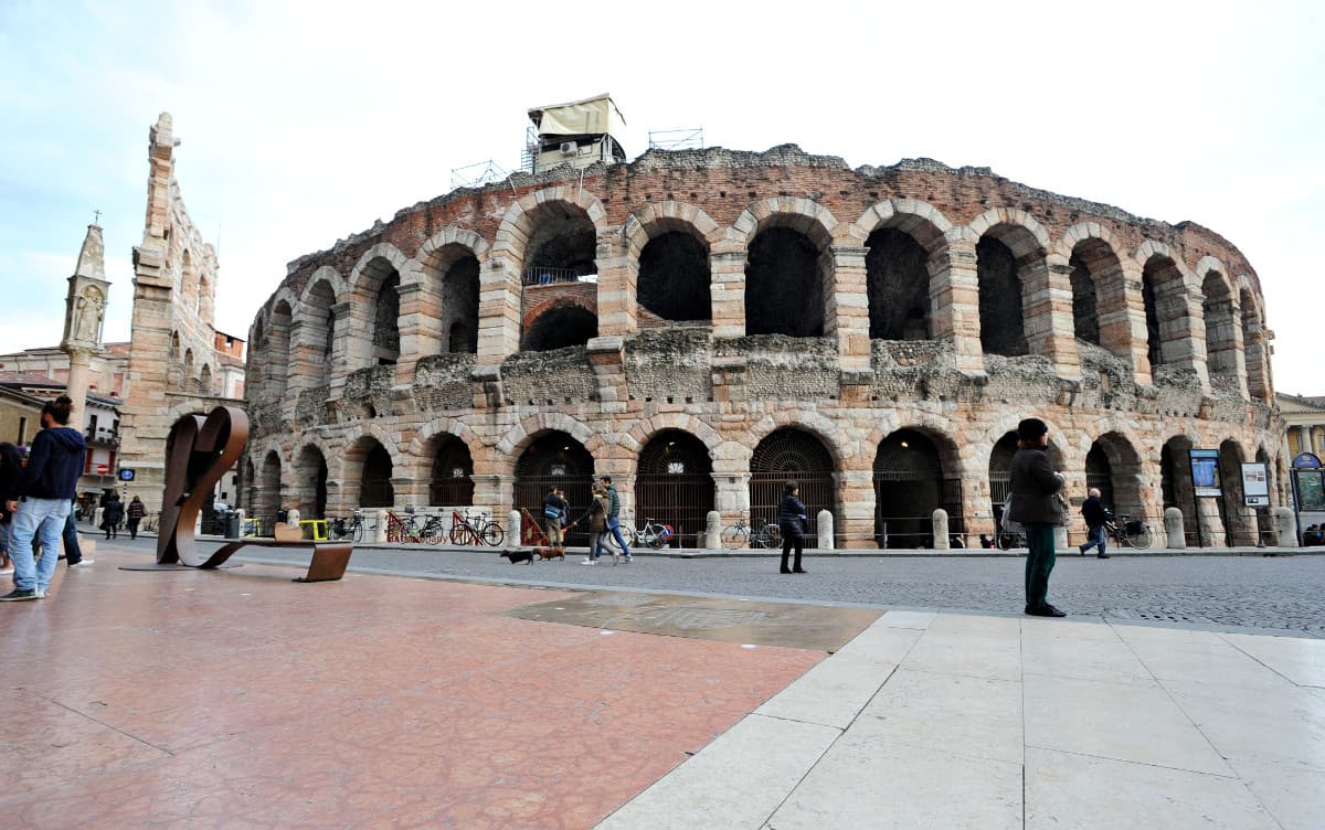 Si ruhet kujtesa historike e një qyteti/ Një leksion nga Verona, ku politika nuk përzihet me artin