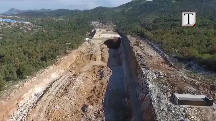 Autostrada që po zhyt në borxhe Malin e Zi (VIDEO)