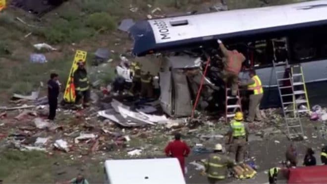 Autobusi përplaset me kamionin, 7 të vdekur e dhjetra të plagosur