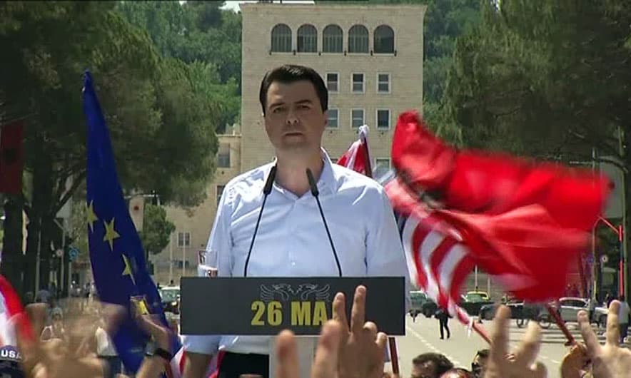 Protesta e opozitës /Basha: Ka vetëm një rrugë, largimi i kësaj qeverie