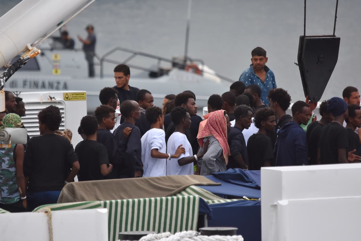 BE paralajmëron Italinë: Emigrantët nuk mund t'i dërgojnë në Shqipëri