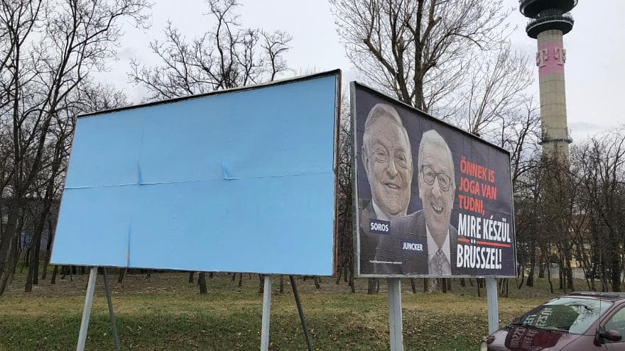 Vizita e liderit të PPE në Budapest, fshihen gjysma e billbordeve anti-BE