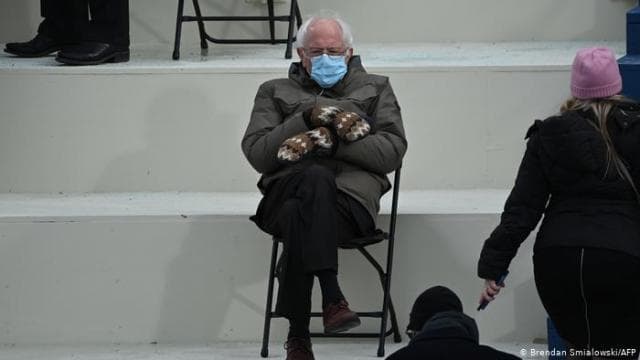 Bernie Sanders mbledh plot 1.8 milionë dollarë me foton që bëri xhiron e rrjetit