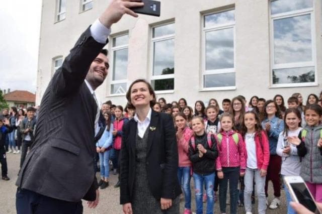 Shqiptarëve në Serbi u lejohet përdorimi i librave shkollor nga Shqipëria/ Shahini: Nuk ishte përpjekje e lehtë