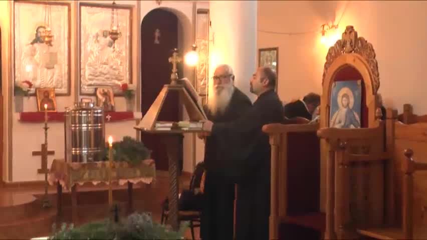 Besimtarët e krishterë festojnë Ditën e Ujit të Bekuar (VIDEO)