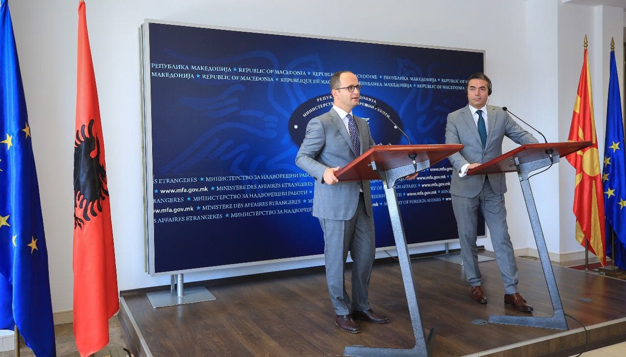 Bushati-Dimitrov: Qytetarët të votojnë pro referendumit më 30 shtator