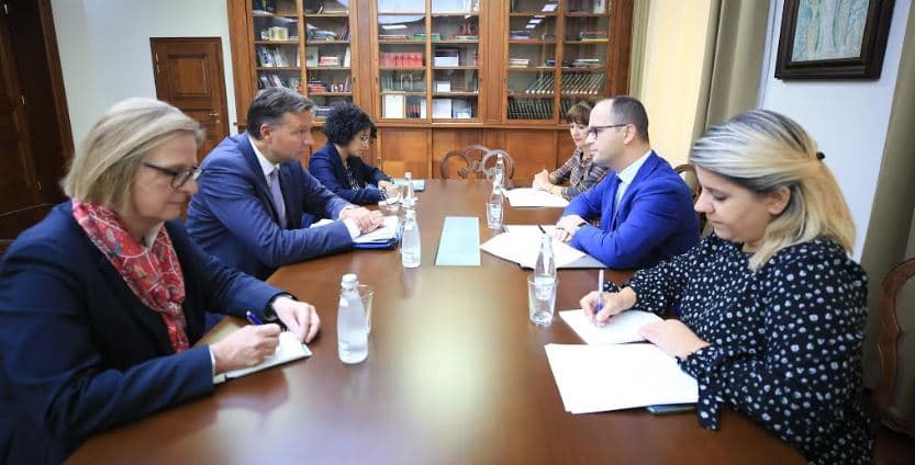Bushati pret zyrtarin gjerman: Shqipëria në rrugën e duhur drejt BE-së