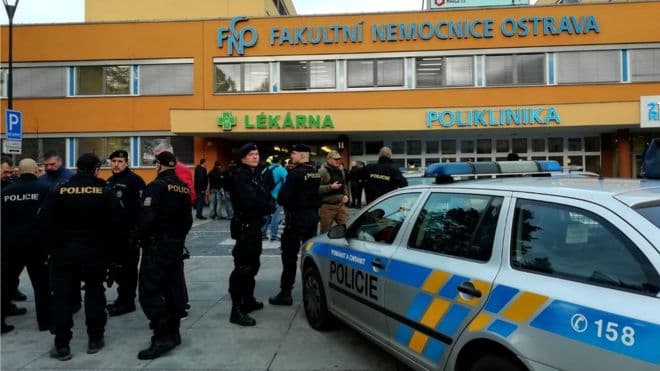 Sulm në një spital të Çekisë, gjashtë të vdekur