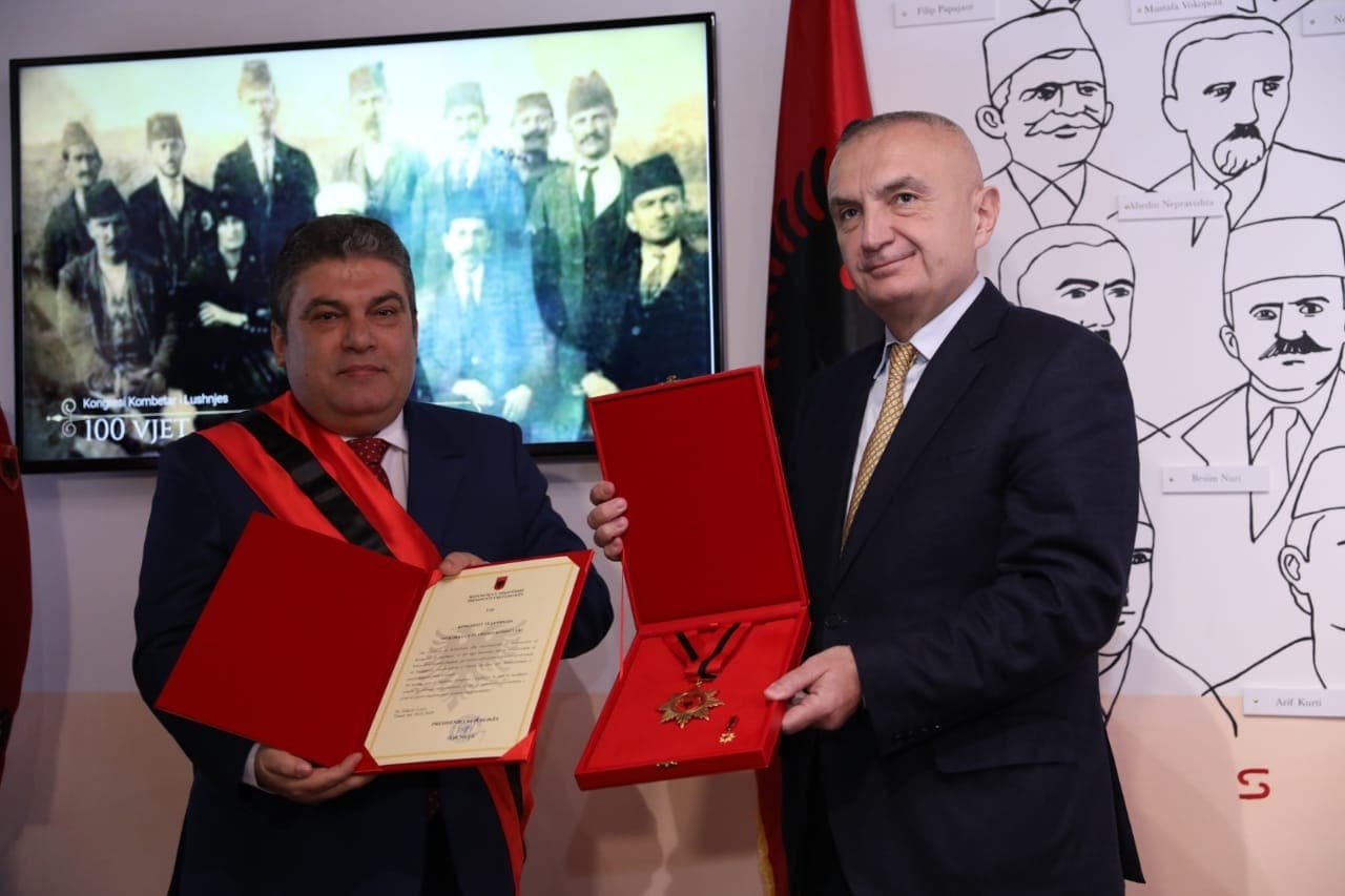 Presidenti Meta vlerëson ‘Kongresin e Lushnjës’ me ‘Dekoratën e Flamurit Kombëtar’