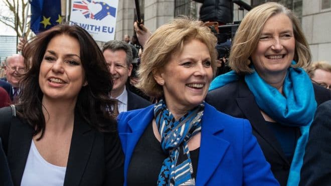 Pas Laburistëve, tani radhën e largimeve e kanë Konservatorët, Theresa May braktiset nga tre deputete