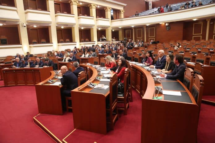Debate në Parlament/ Balla: PS-ja s'ka dashuri me Bashën, e ftojmë në dialog për reformën zgjedhore, Bushati: Po përjetojmë krizë vlerash