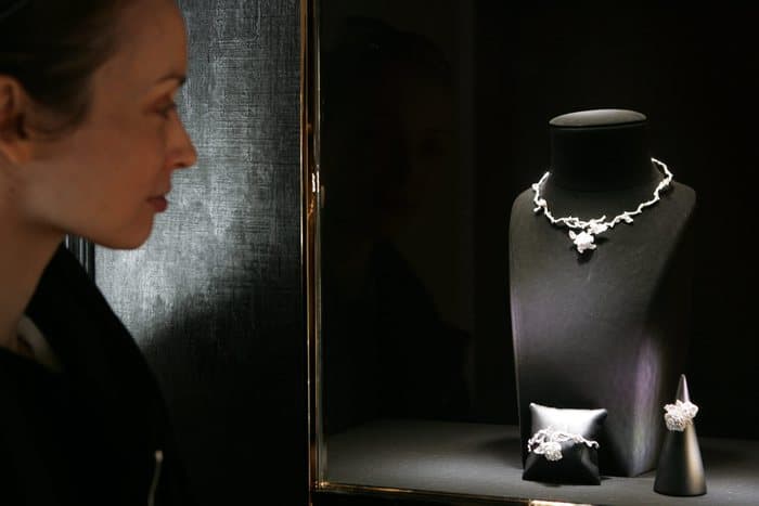 Protesta e “jelekëve të verdhë”, “Dior” denoncon dëme në vlerën 1.5 milionë banorë