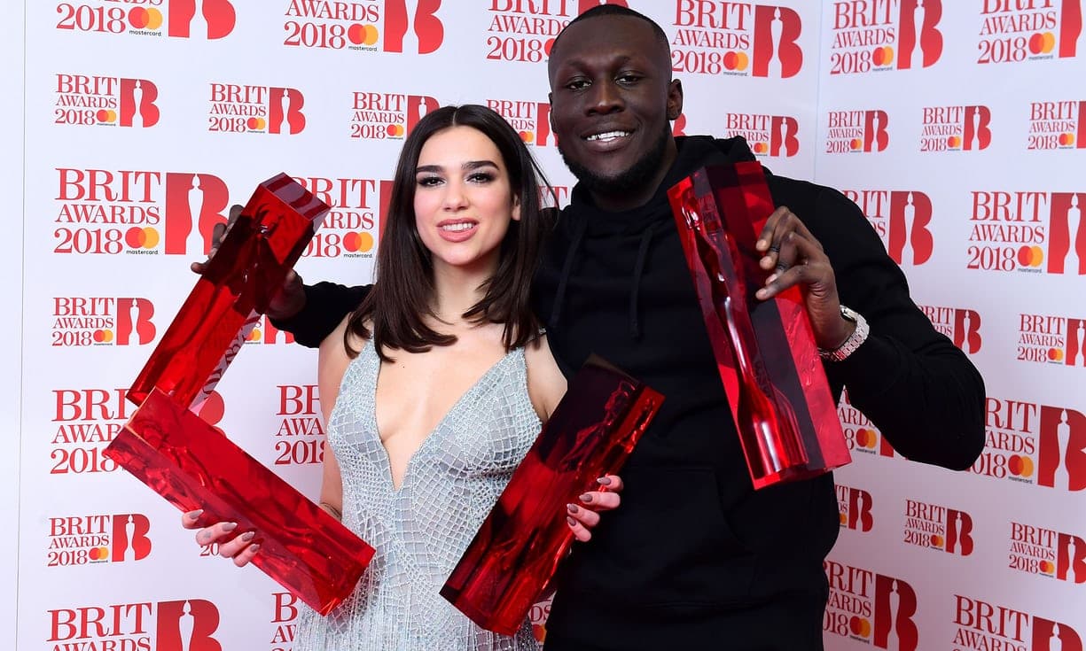 Dua Lipa triumfon në Brit Awards 2018