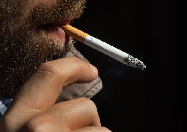 Çfarë është “duhanpirja e dorës së tretë”/ Rreziku i kancerit të mushkërive është kudo