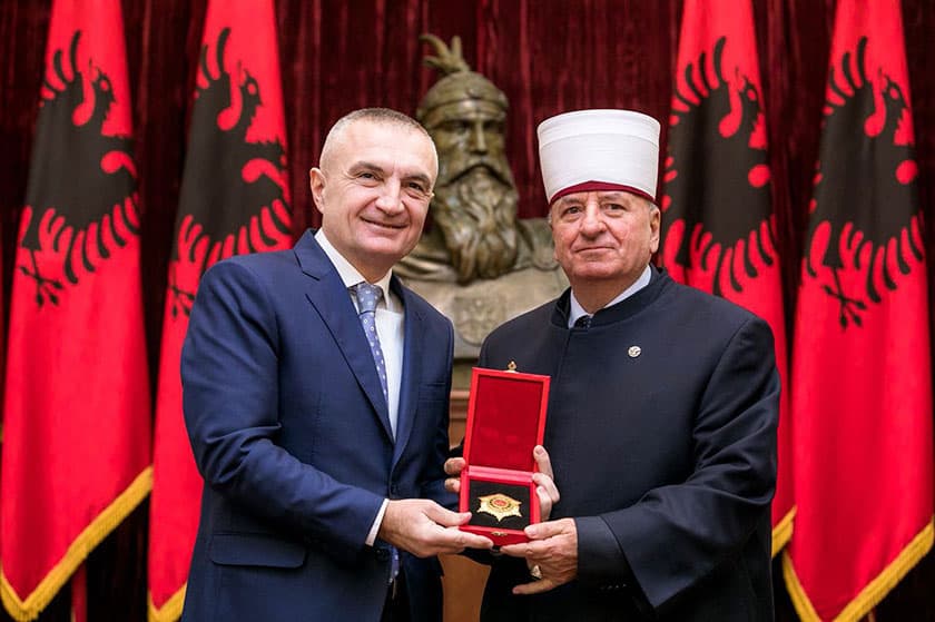 Zyrtarizoi shqipen në institucionet islame të Maqedonisë, Meta nderon Sulejman Rexhepin me titullin “Kalorës i Urdhrit të Skënderbeut”