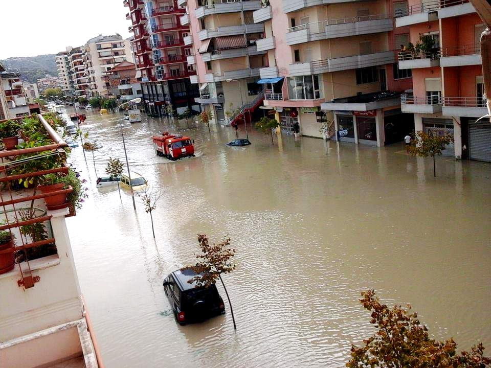 EC: Mbani celularët të ndezur,situata është e rëndë